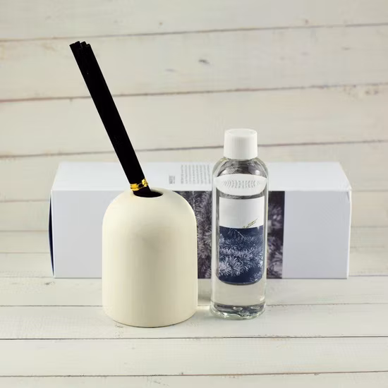 Bottiglie per diffusore a lamella aromatiche in ceramica con bellissimo modello di intaglio Bottiglia per animali domestici con olio per aromaterapia